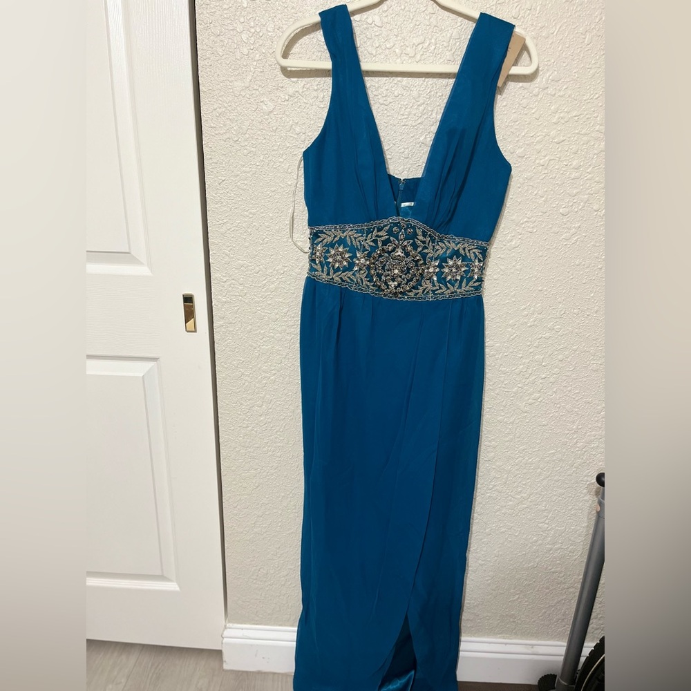 Chic Teal Backless Dress with Embroidered Waist